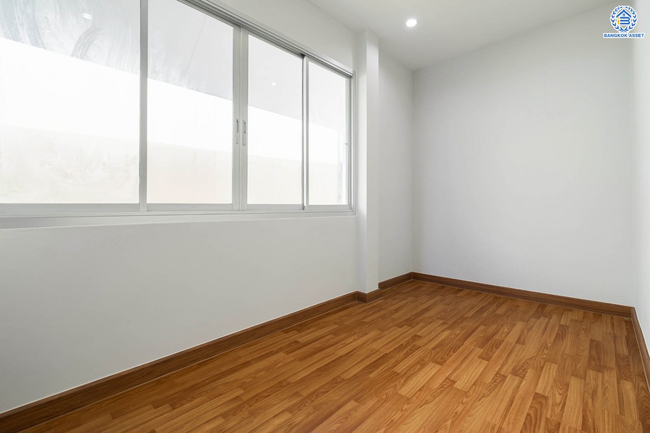 บ้านมือสองตกแต่งใหม่ โครงการ มณฑล4 บางใหญ่ เนื้อที่ 28.4 ตร.ว. ฟังก์ชัน 3 ห้องนอน 2 ห้องน้ำ จอดรถได้ 2 คัน รองรับทุกกิจกรรม บนทำเลเชื่อมต่อหลายเส้นทาง อาทิ ถนนแก้วอินทร์, ถนนกาญจนาภิเษก, ถนนรัตนาธิเบศร์ ใกล้รถไฟฟ้าสายสีม่วง "สถานีตลาดบางใหญ่" และจุดขึ้นทางด่วน "กาญจนาภิเษก"